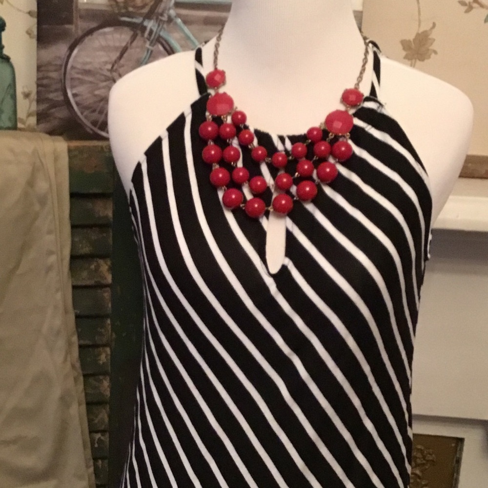 5/$15 NY&C Sleeveless Top NECKLACE NOT INCLUDED